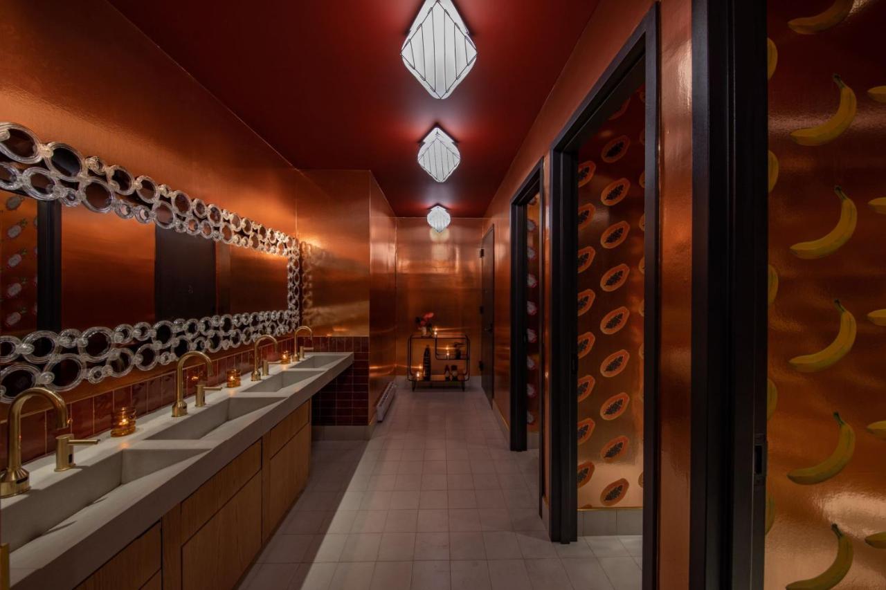 Moxy Brooklyn Williamsburg Hotel New York Exterior photo
